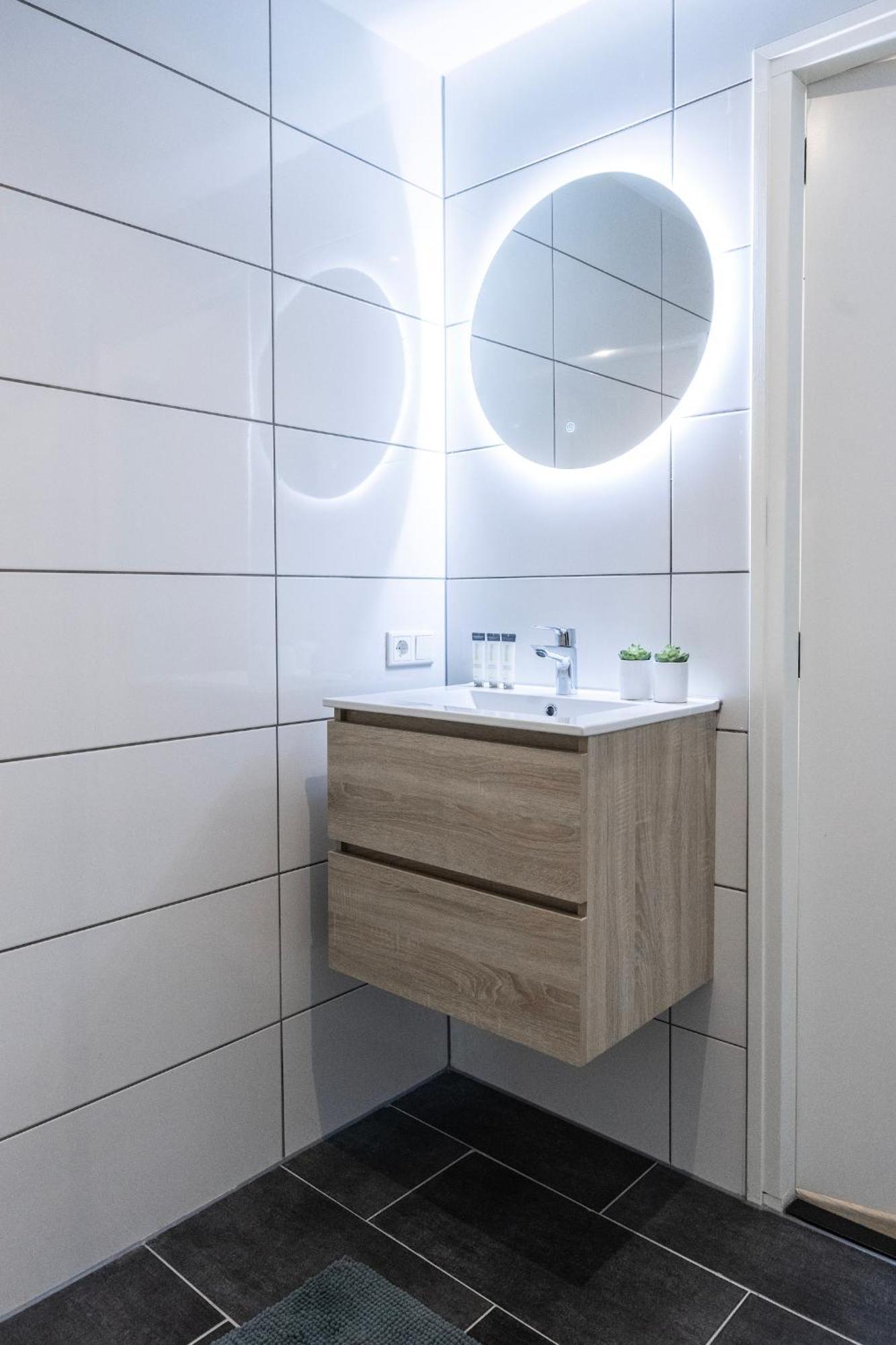 6-Bed Aircon House Diaz 60M2, Many Bedrooms Тилбург Экстерьер фото